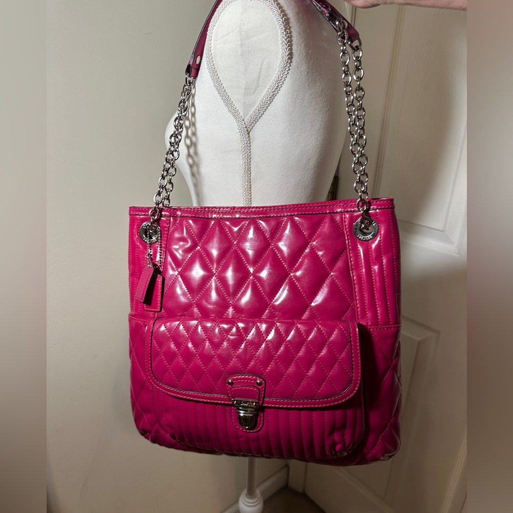Coach Poppy Quilted Patent Leather shoulder bag. - Picture 2 of 10